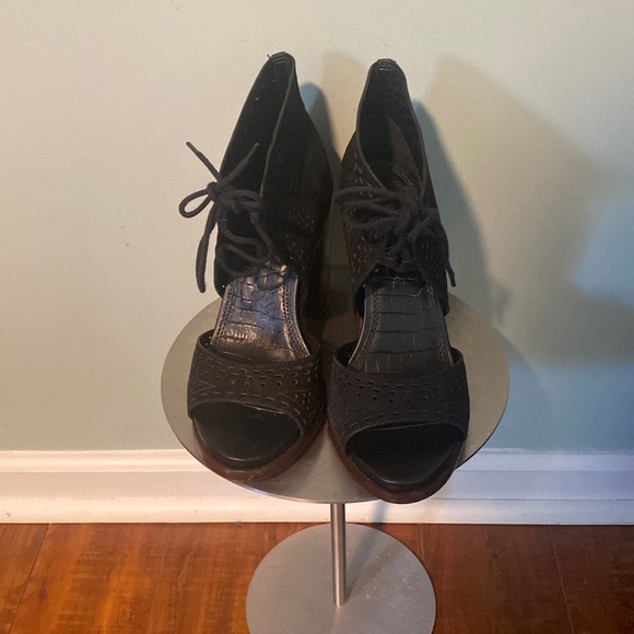 Gianni Bini Shoes - GIANNI BINI GYPSIE DAZE LACE UP BLOCK HEELS